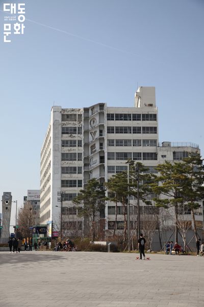 파일:전일빌딩 245-리모델링 전 외관-대동문화재단 보유사진.jpg