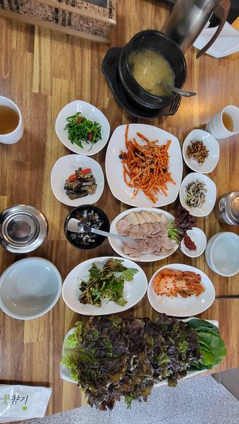 파일:산수쌈밥-우렁이쌈밥정식.jpg